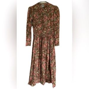 Laura Ashley puff sleeves button up, “corset” waistline floral dress w pockets